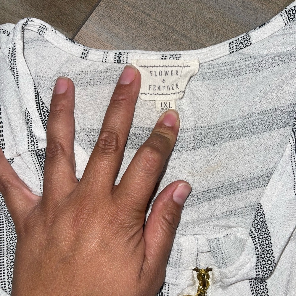 Chic Striped White and Gray Blouse - Picture 5 of 5